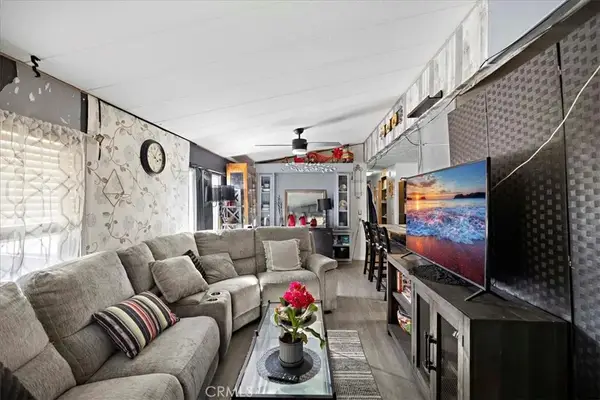 1081 W Arrow #46, Azusa, CA 91702