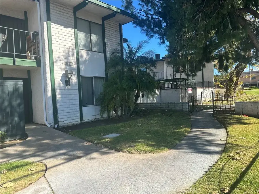 1735 E Washington #G11, Colton, CA 92324 - #3