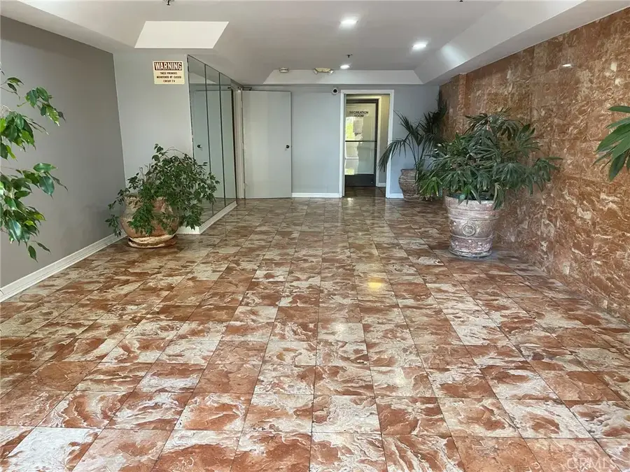 5143 Bakman #308, North Hollywood, CA 91601 - #2