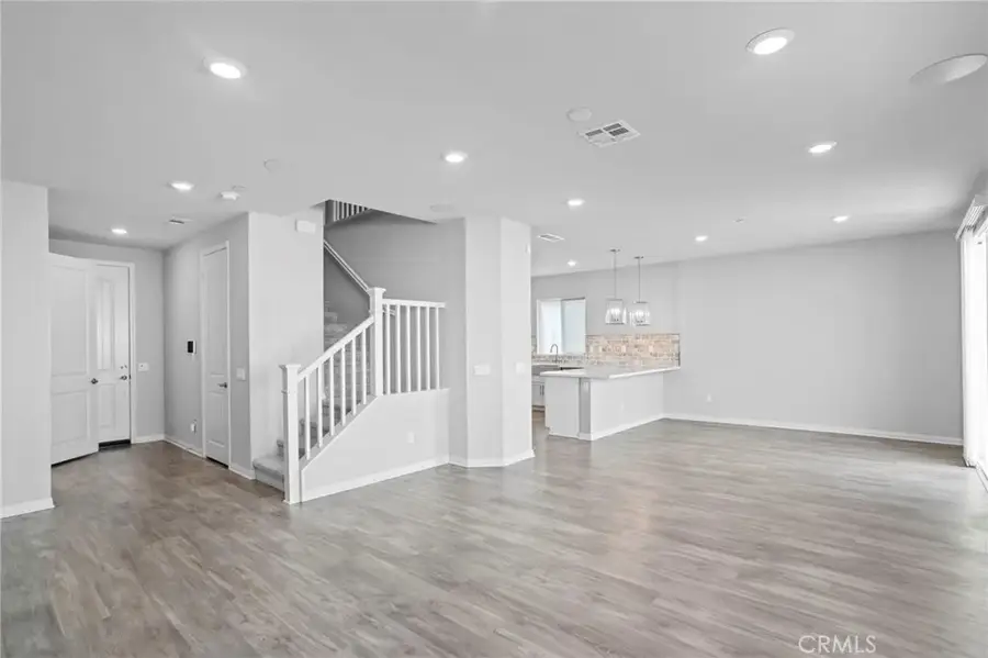 11612 Amsterdam, Sylmar, CA 91342 - #2