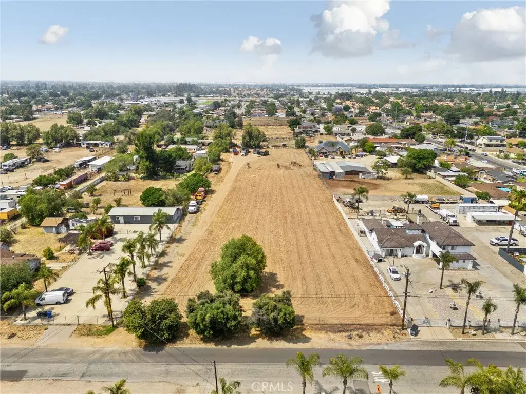 18438 Hawthorne, Bloomington, CA 92316 - #1