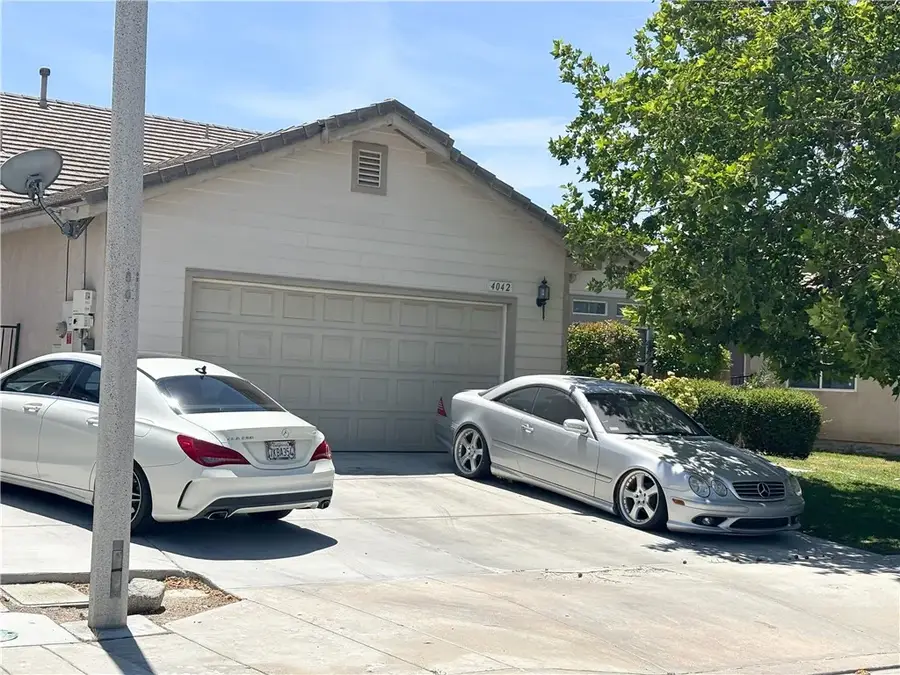 4042 W Avenue J9, Lancaster, CA 93536 - #2