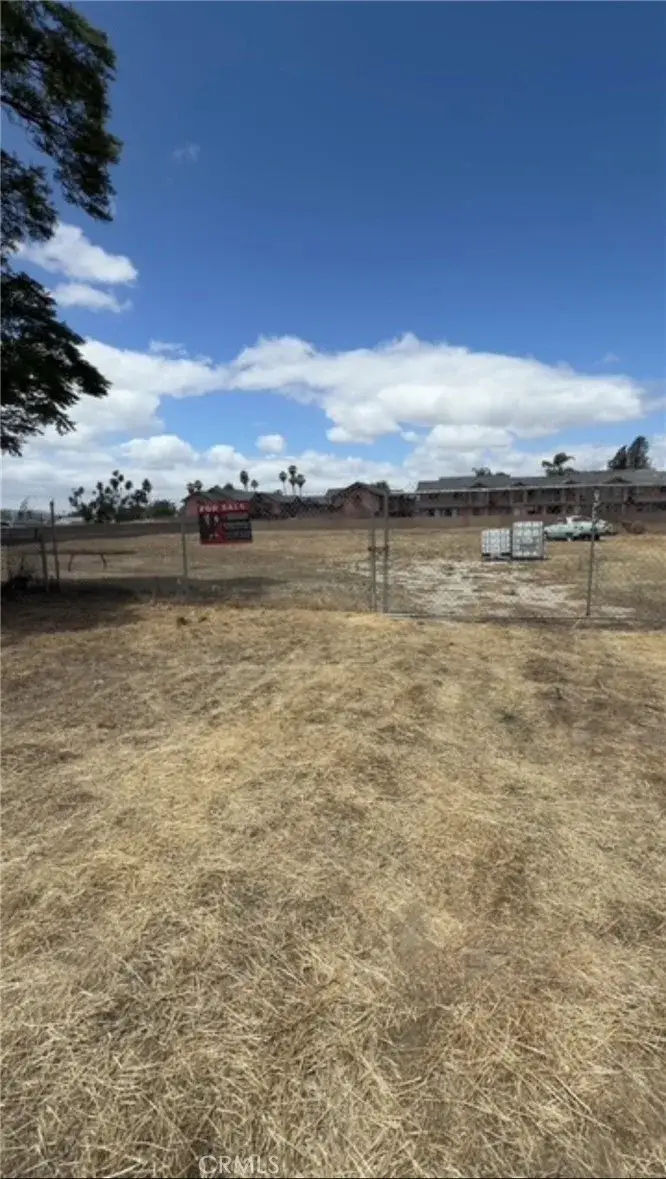 2365 Girard St, Hemet, CA 92544 - #3