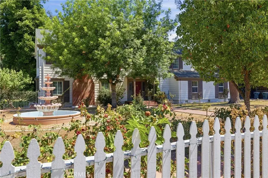 2132 Chester, Bakersfield, CA 93304 - #1