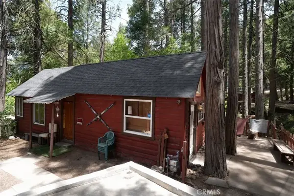 25020 Moon Drive, Crestline, CA 92325
