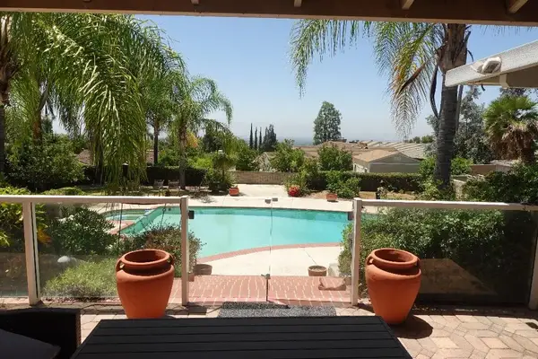 2534 E Vista, Upland, CA 91784
