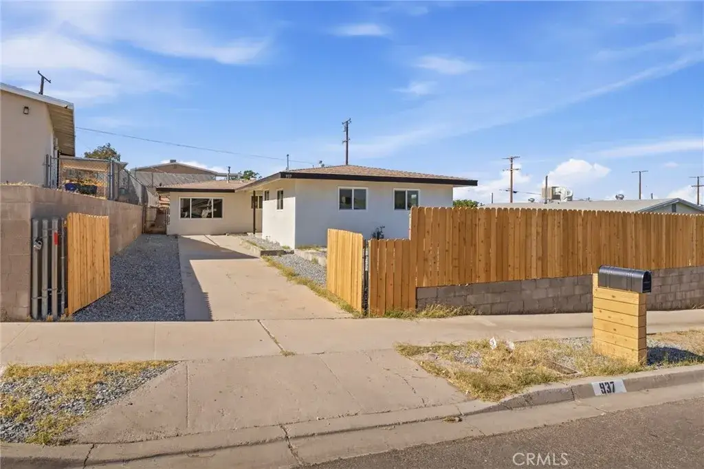 937 E Elizabeth Street, Barstow, CA 92311 - #1