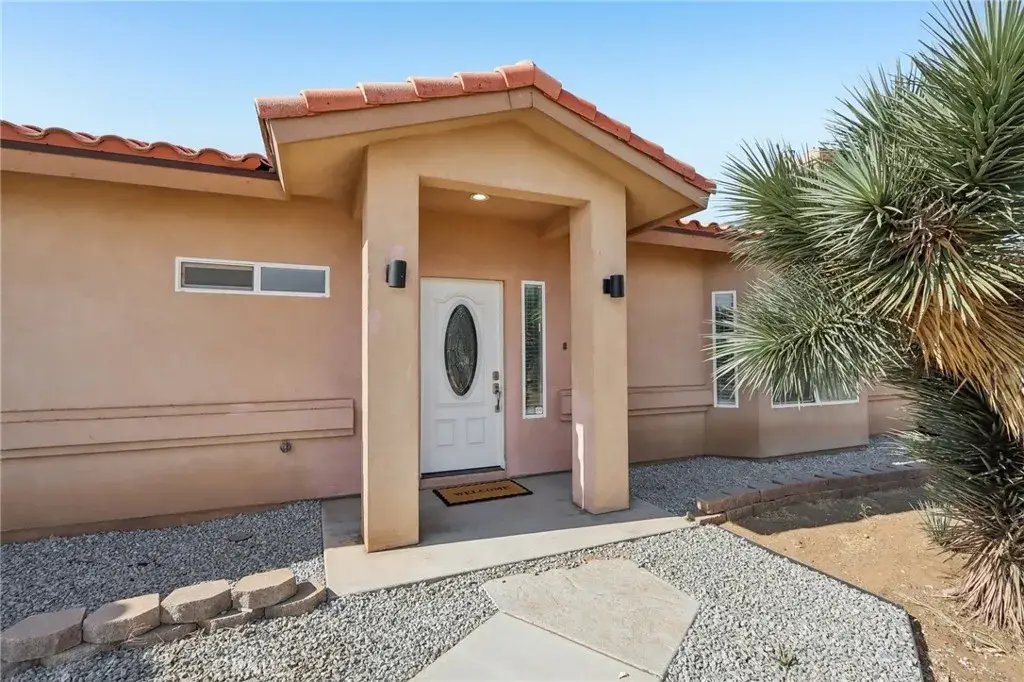 6087 Elsinore Road, Phelan, CA 92371 - #1