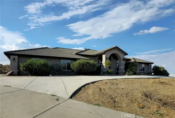 10282 Farmington, Oak Hills, CA 92344