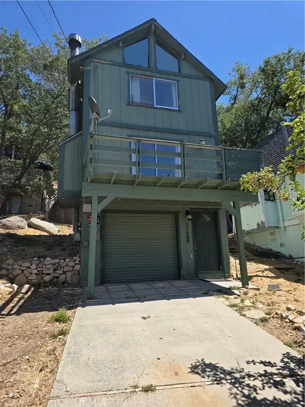 33460 Lakeview Dr, Running Springs, CA 92382
