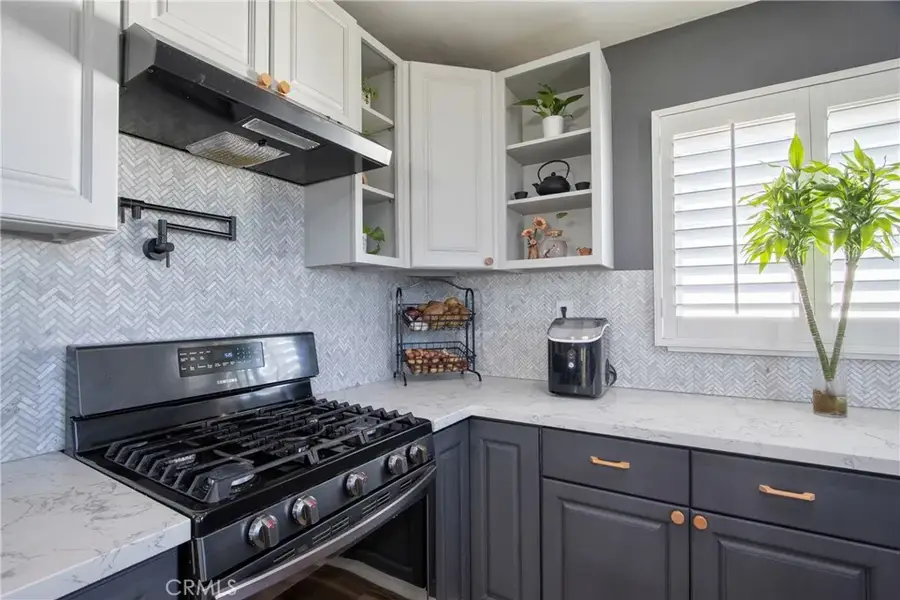 910 W Granada Court, Ontario, CA 91762 - #2