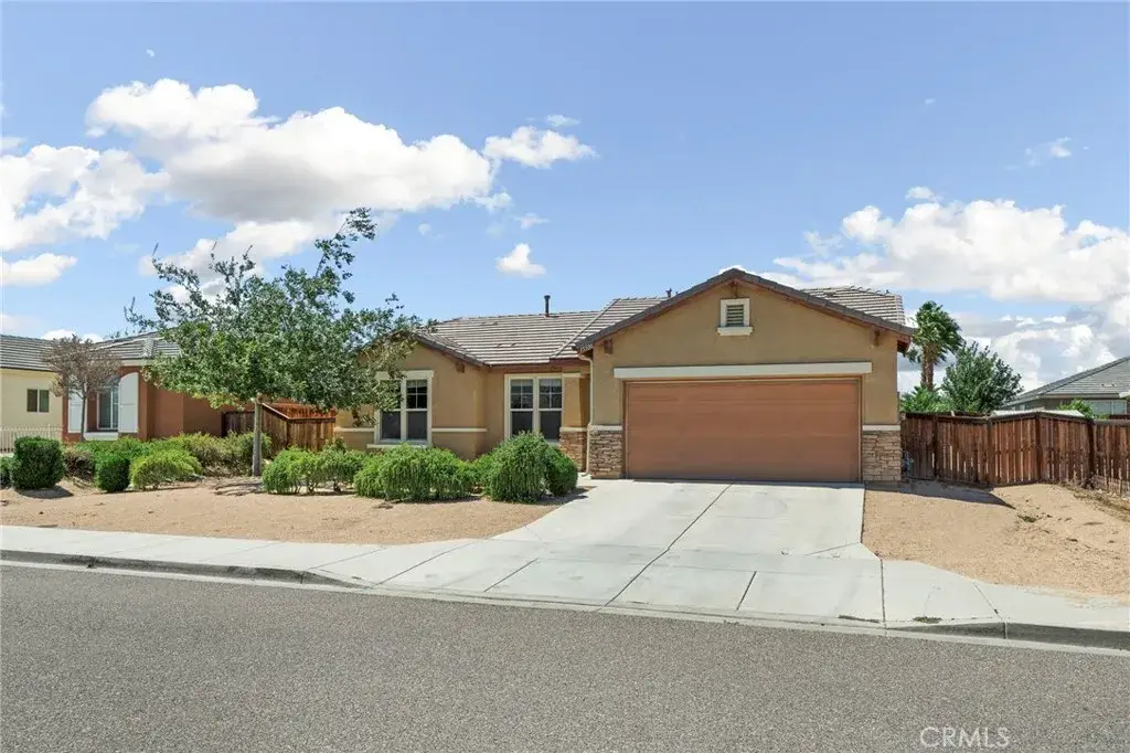 15586 Pilot Rock, Victorville, CA 92394 - #1
