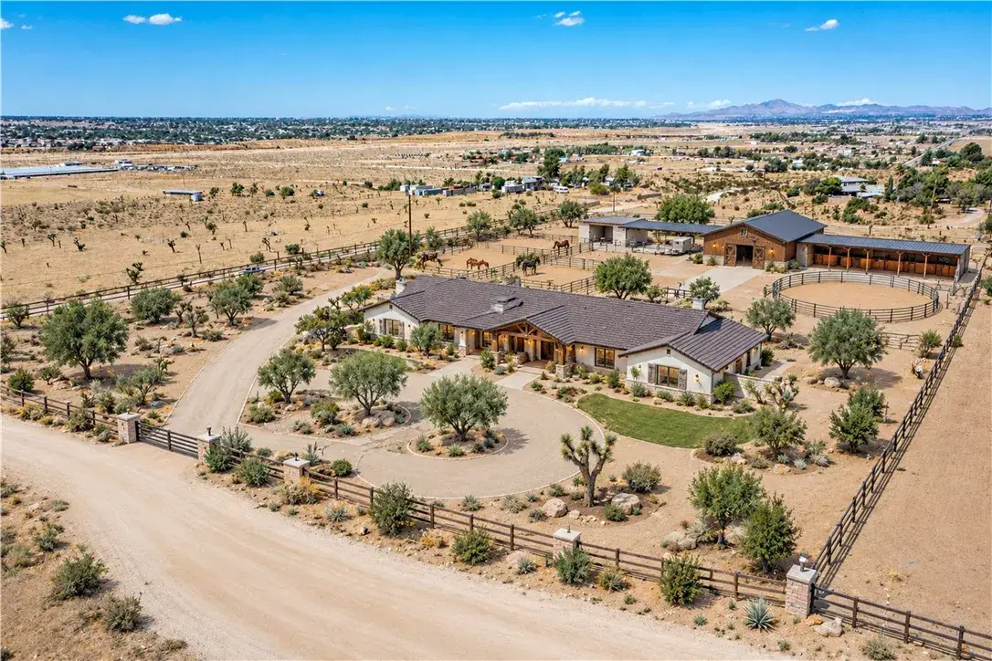 35 Juniper, Apple Valley, CA 92308 - #1