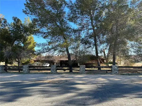 19472 Kinai Road, Apple Valley, CA 92307