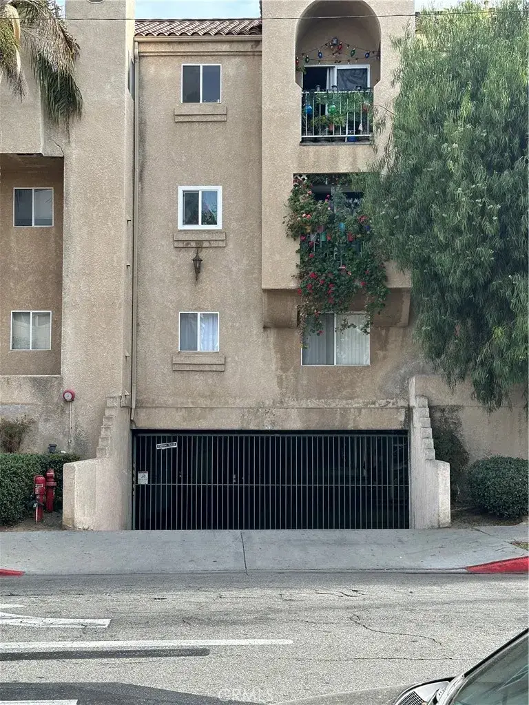 6100 Rugby Avenue #207, Huntington Park, CA 90255 - Image #3