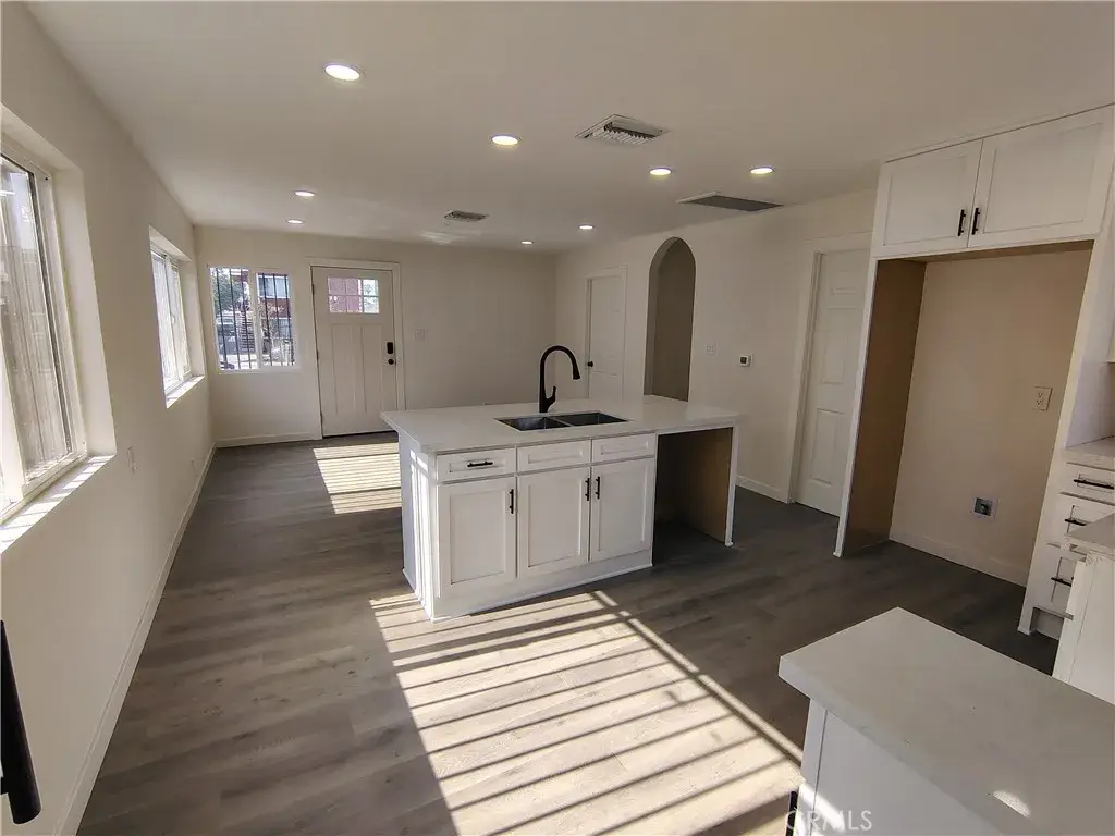 231 E Century Boulevard, Los Angeles, CA 90003 - Image #1