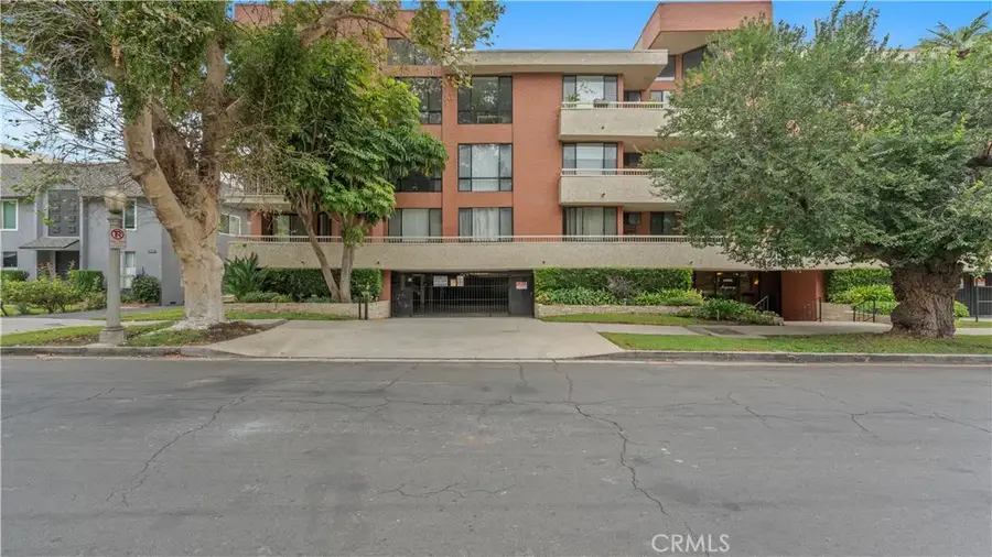 14521 Benefit St #102, Sherman Oaks, CA 91403 - Image #2