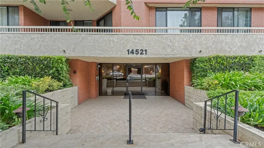 14521 Benefit St #102, Sherman Oaks, CA 91403 - Image #3