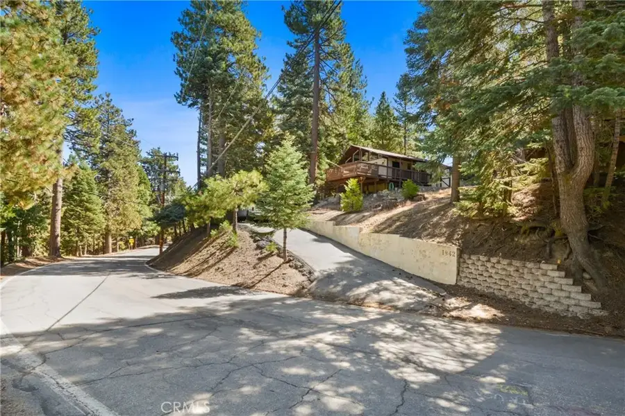 1942 Wilderness Rd, Running Springs, CA 92382 - #2