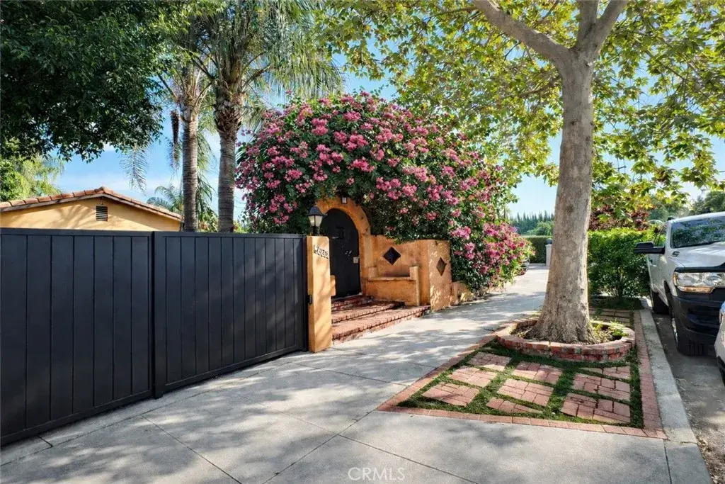 7326 Vanalden, Reseda, CA 91335 - Image #1