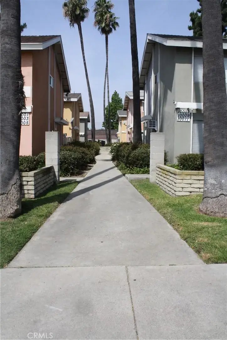10011 Sepulveda, San Fernando Valley, CA 91345 - #3
