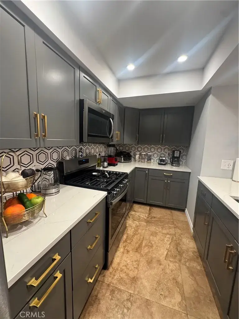 2700 Cahuenga Boulevard East #4223, Los Angeles, CA 90068 - #2