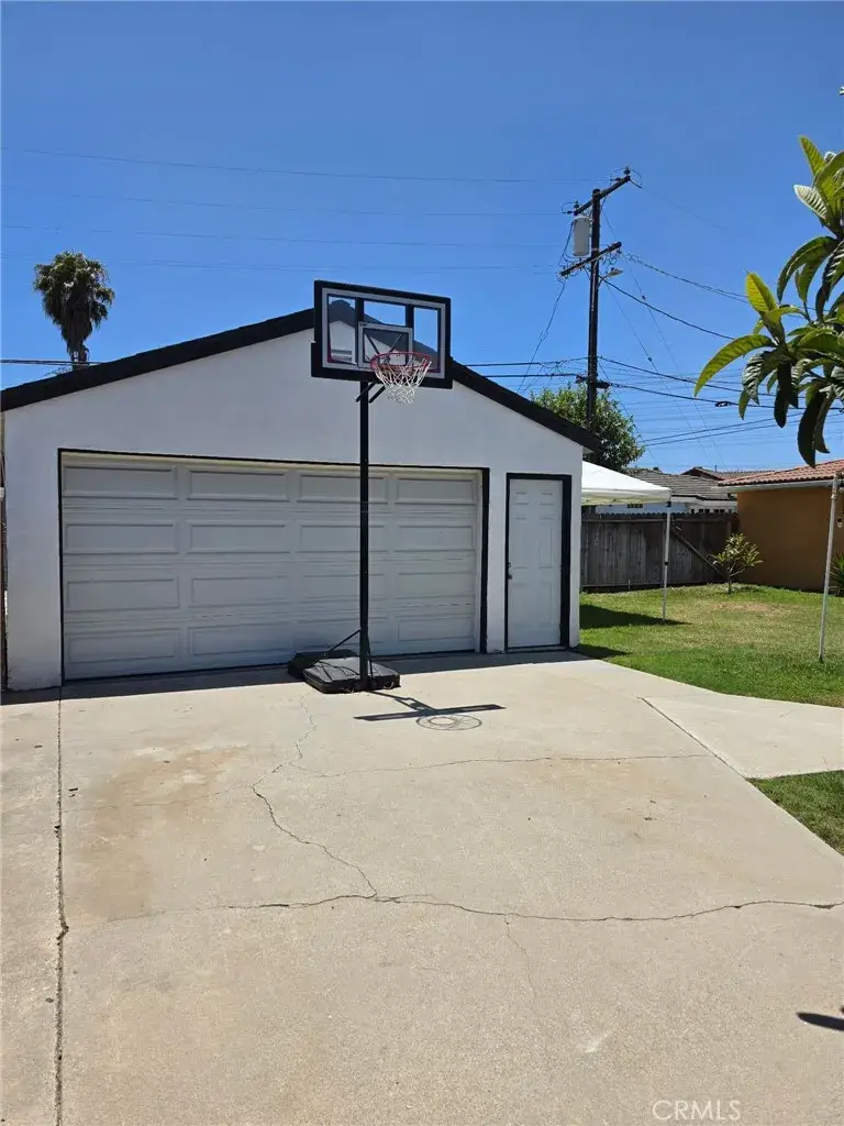 7312 Walnut Ave, Paramount, CA 90723 - #3