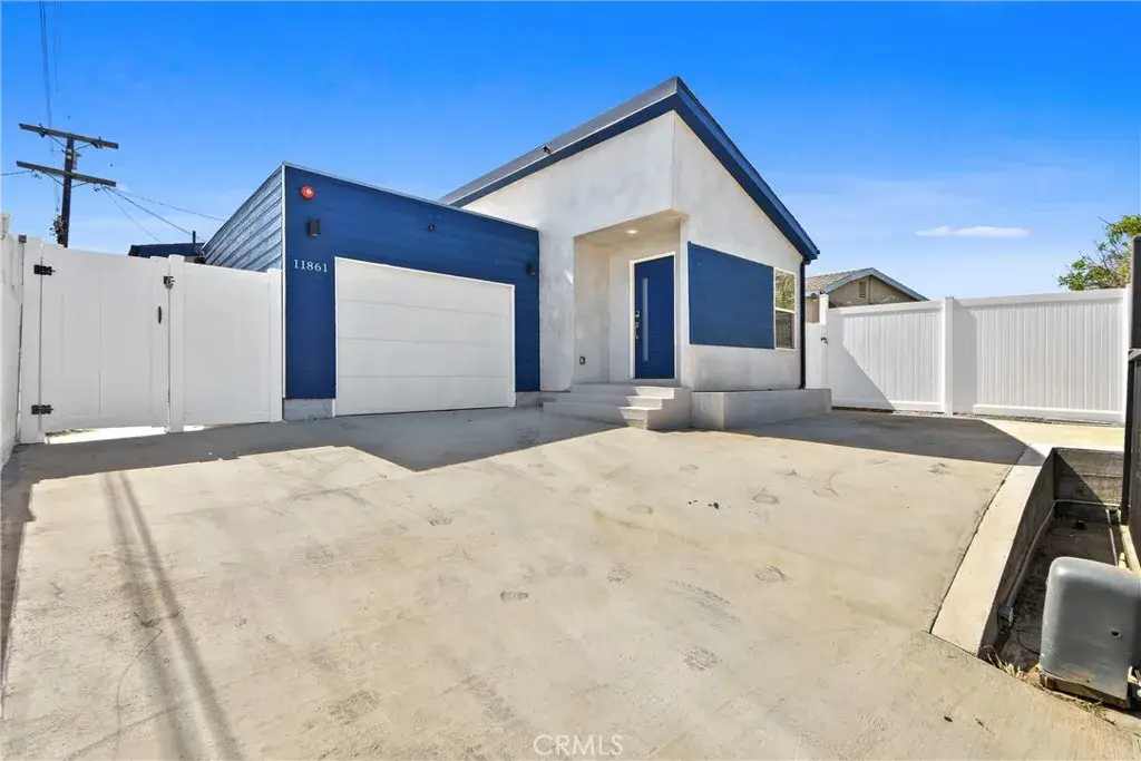 11861 S San Pedro, Los Angeles, CA 90061 - #1