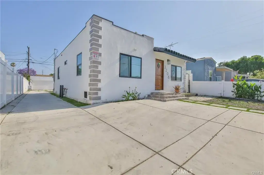 3206 W 59th Street, Los Angeles, CA 90043 - #1