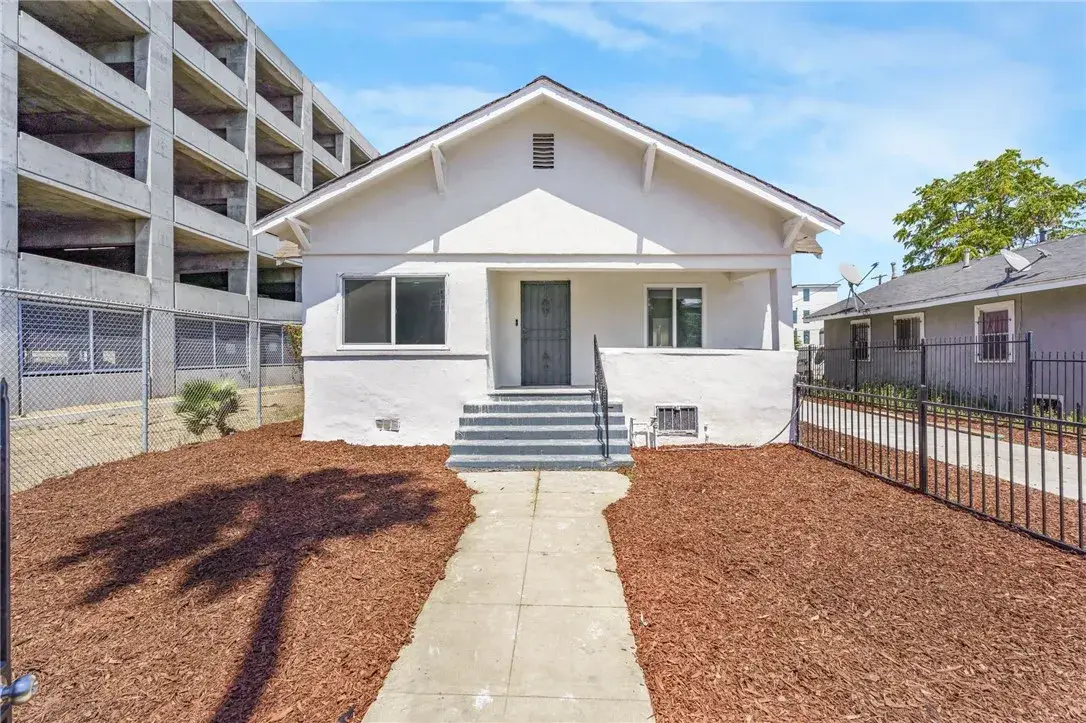 925 W 84th, Los Angeles, CA 90044 - #1