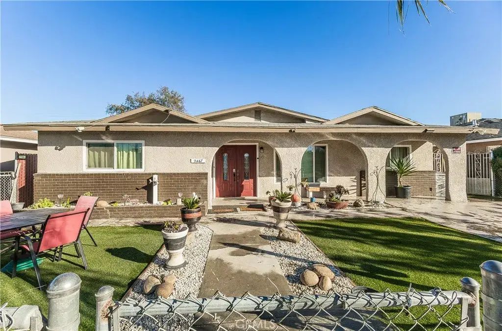 2467 S Holloway Avenue, Fresno, CA 93725 - Image #1