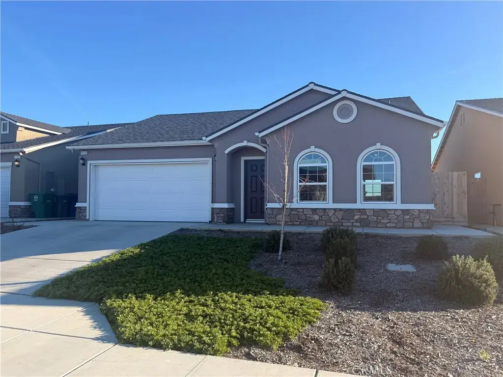 1105 E Orange Street, Avenal, CA 93204 - #1