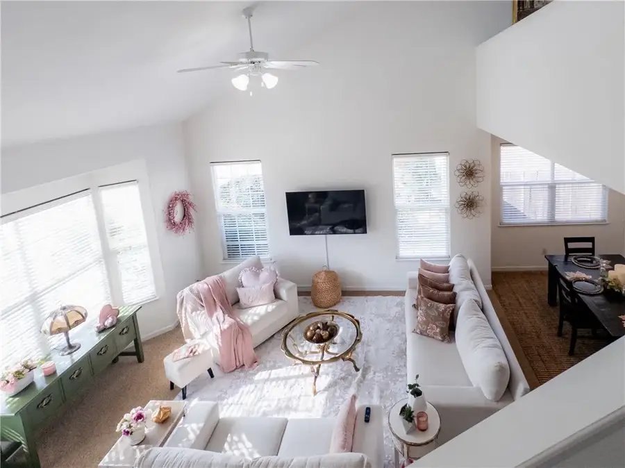 337 Village Drive, Dinuba, CA 93618 - #2