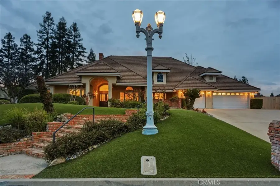 382 E Walnut Hill Avenue, Fresno, CA 93720 - #2