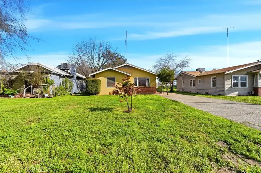 821 S 11th, Hanford, CA 93230 - #2