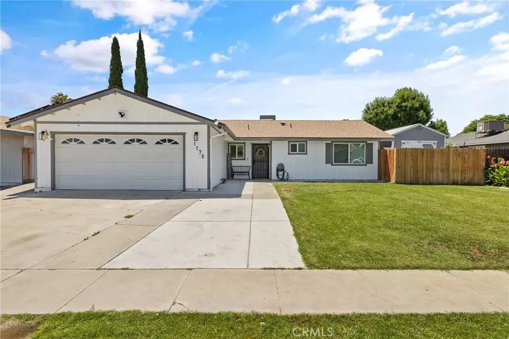 1176 Robin Avenue, Hanford, CA 93230 - #1