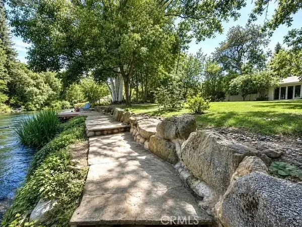 210 Wood Duck Avenue, Sanger, CA 93657