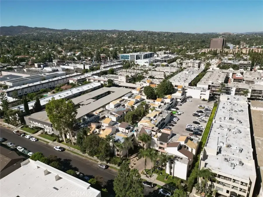 5325 Newcastle Avenue #328, Encino, CA 91316 - Image #2