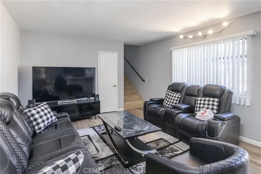 1031 Irving, Glendale, CA 91201 - Image #2