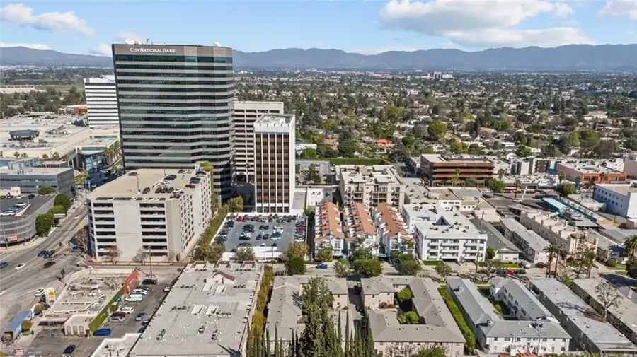 15234 Dickens Street, Sherman Oaks, CA 91403 - Image #3