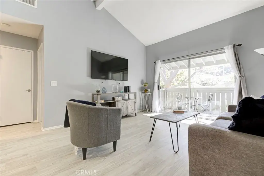 27620 Susan Beth Way #L, Saugus, CA 91350 - Image #1