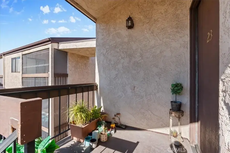 320 Mchenry Road #23, Glendale, CA 91206 - Image #2
