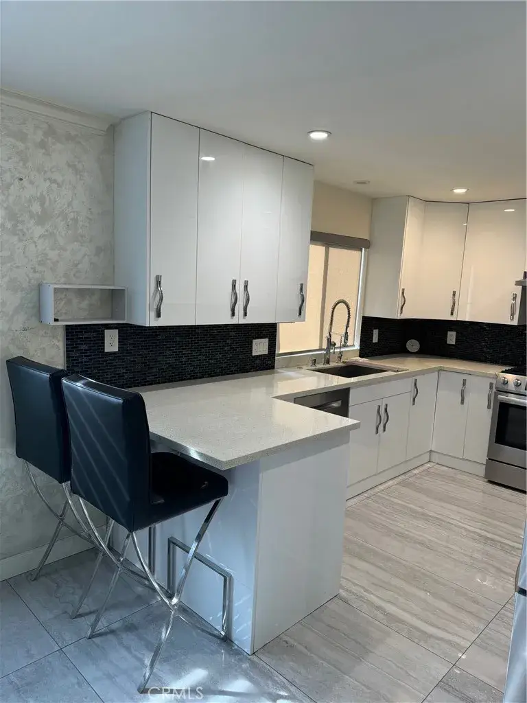 8038 Via Pompeii, Burbank, CA 91504 - Image #2