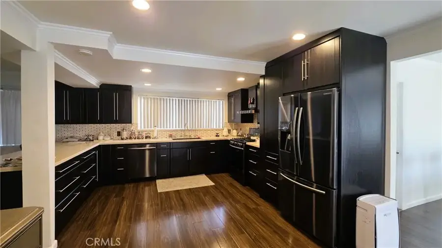 608 Hawthorne Street #E, Glendale, CA 91204 - #3