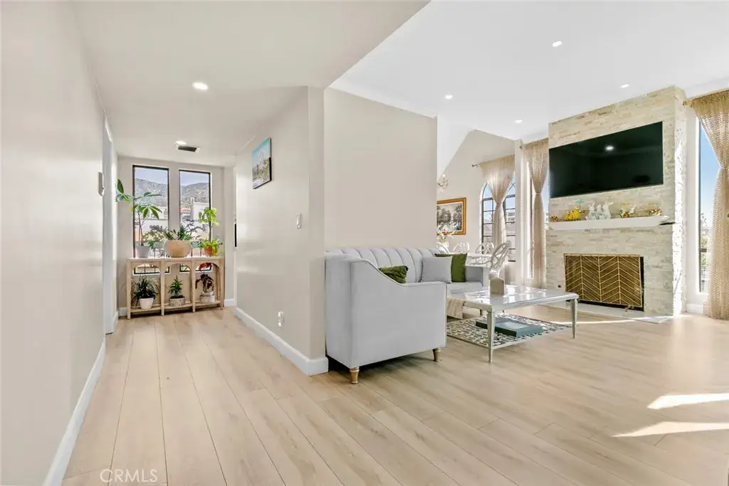 427 E Orange Grove Ave #301, Burbank, CA 91501 - #1