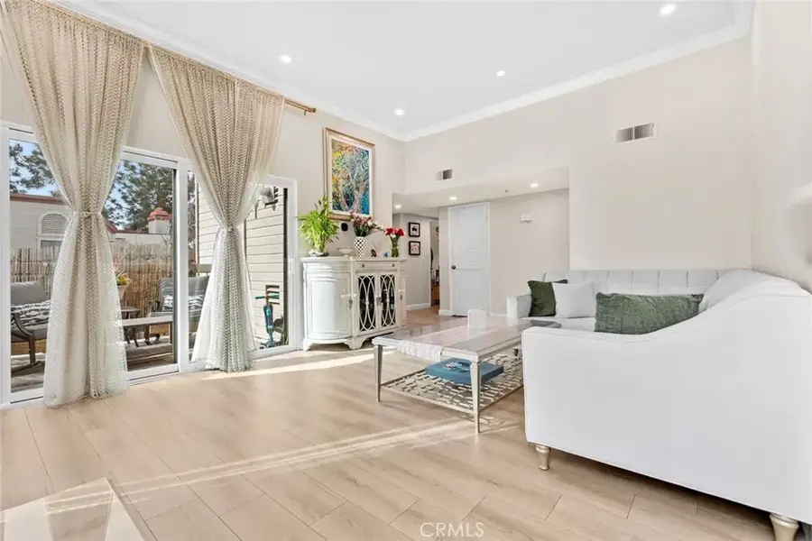 427 E Orange Grove Ave #301, Burbank, CA 91501 - #2