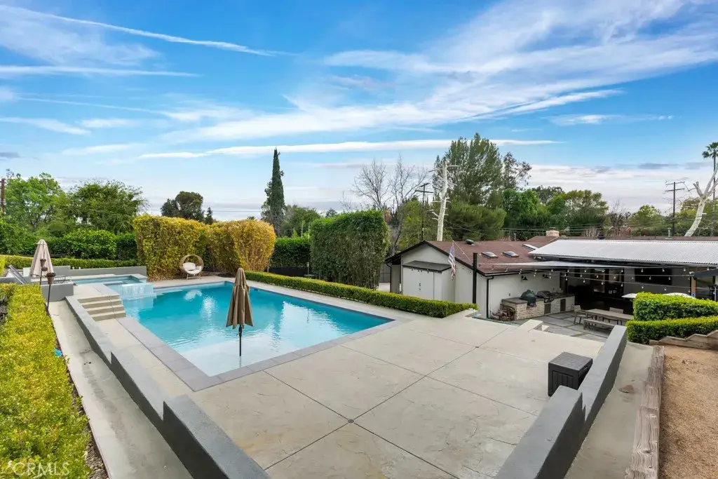 19943 Oxnard, Woodland Hills, CA 91367 - #1