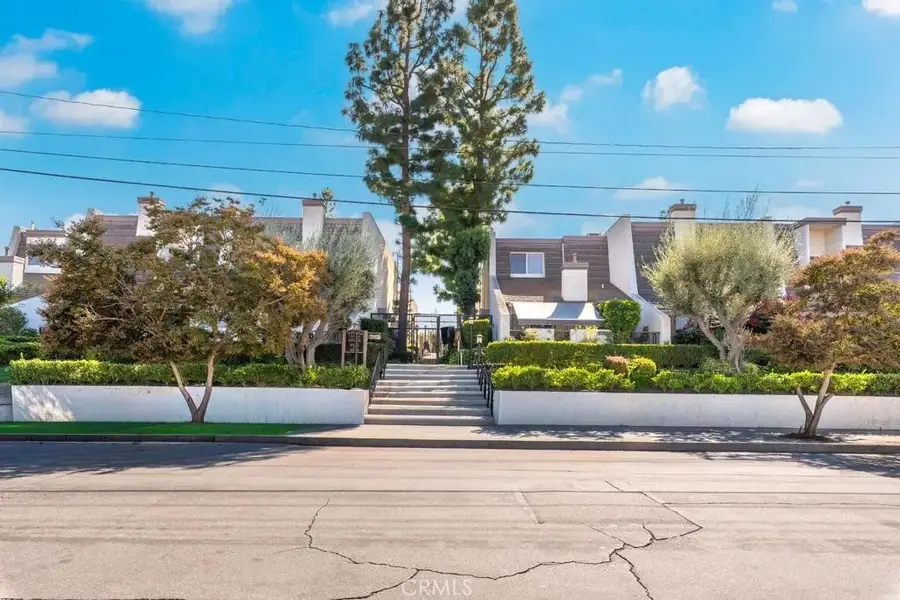 18340 Collins, Tarzana, CA 91356 - #2