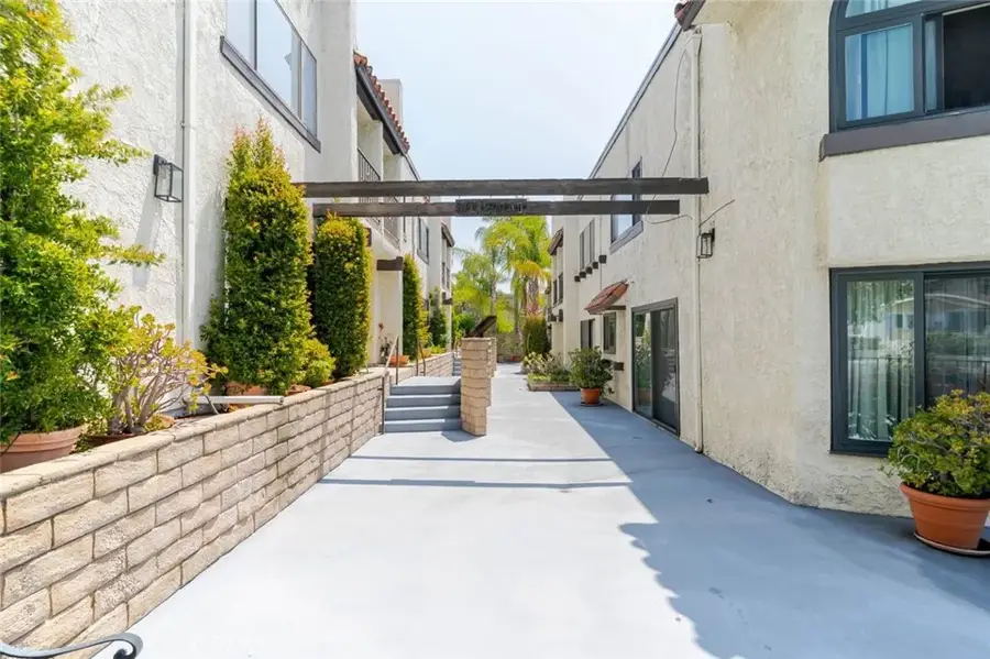 4136 Ocean View Boulevard, Montrose, CA 91020 - #2