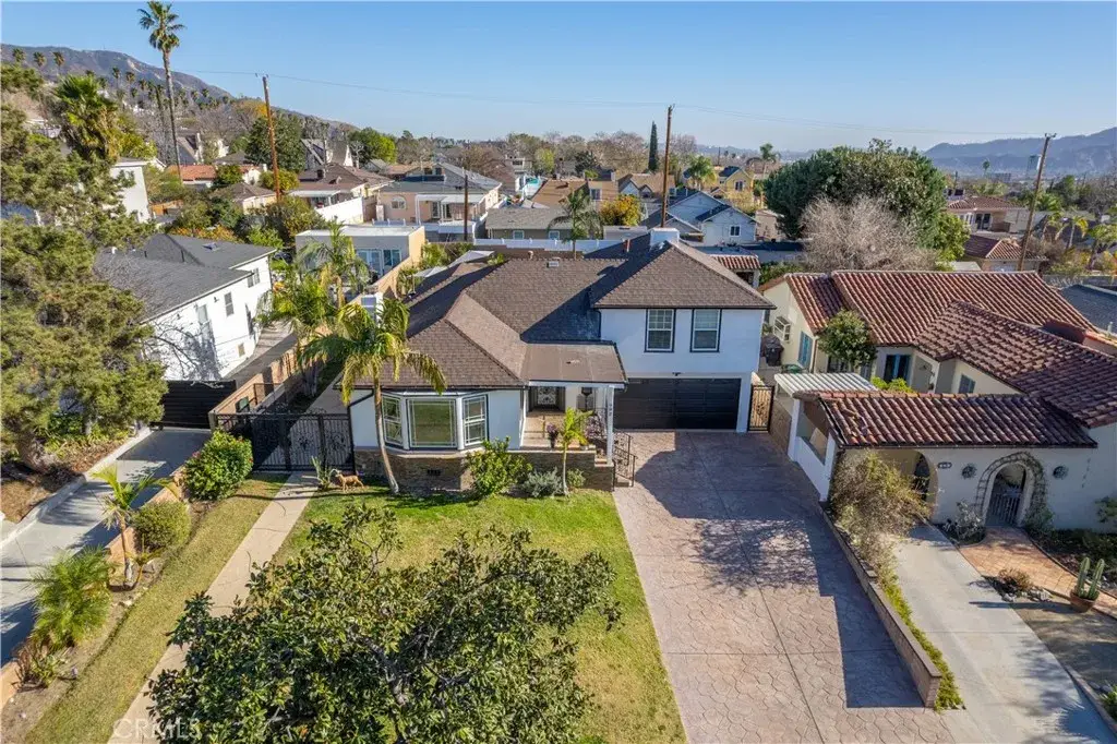 902 E Walnut Avenue, Burbank, CA 91501 - #1
